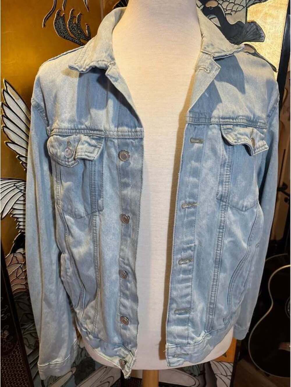 Men’s large Forever 21 light wash denim trucker jacket